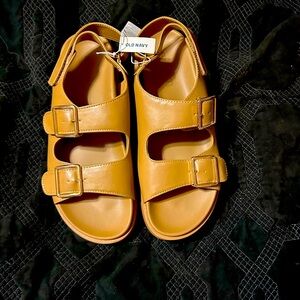 Old navy sandals size 11